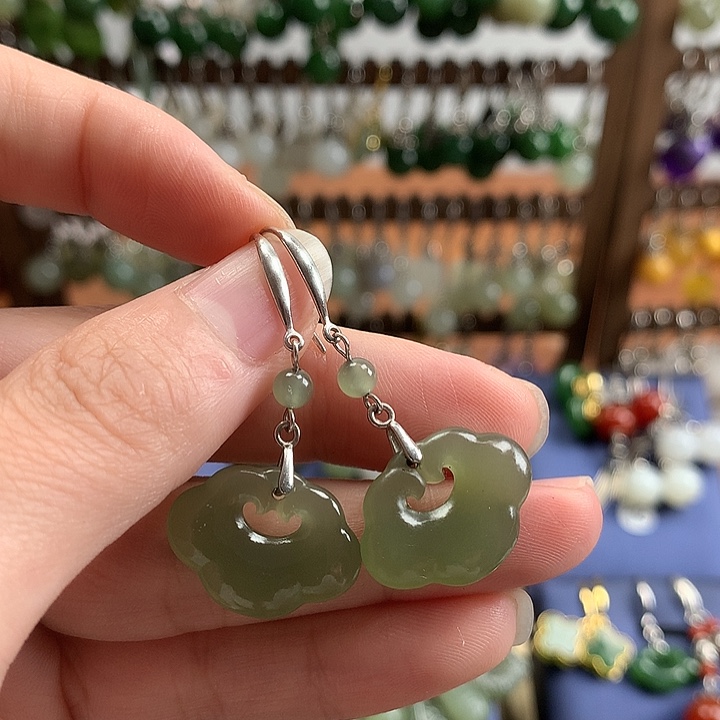 和田玉银S925镶嵌耳饰如意锁20左右