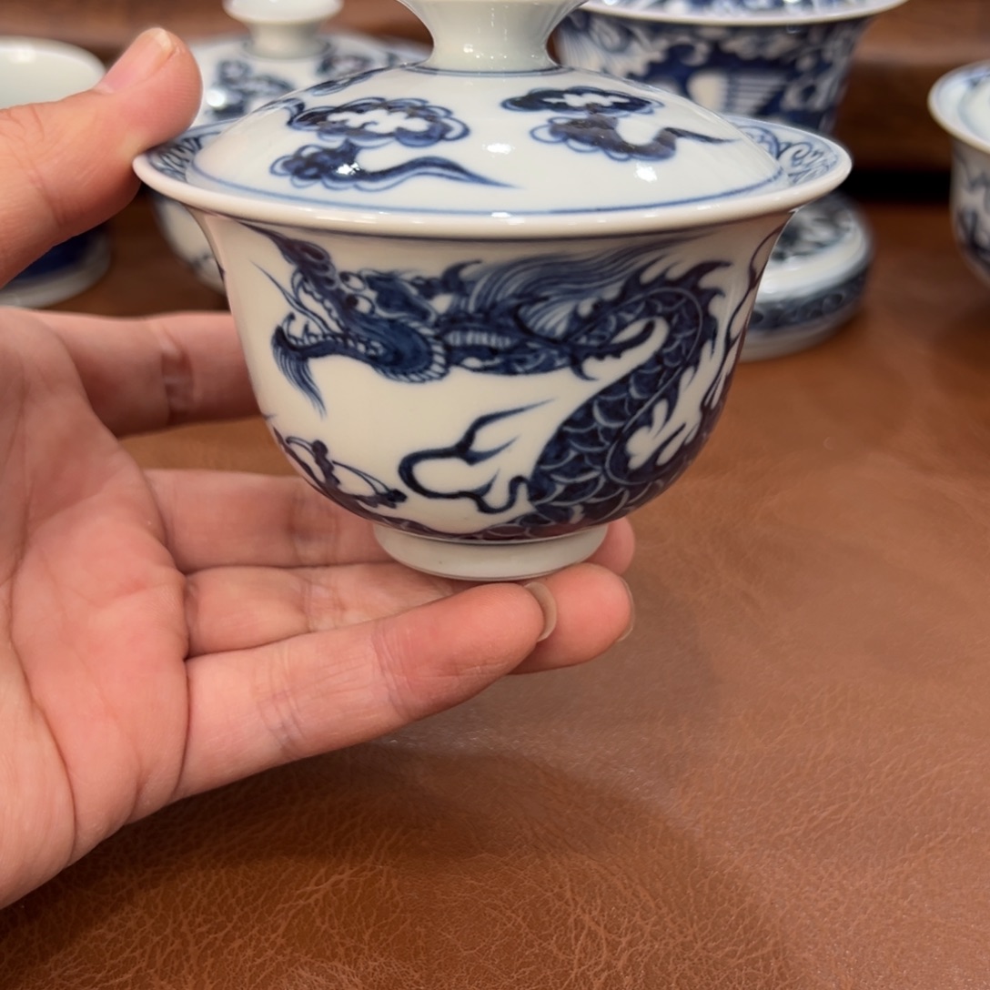 万***简手绘青花云龙纹盖碗