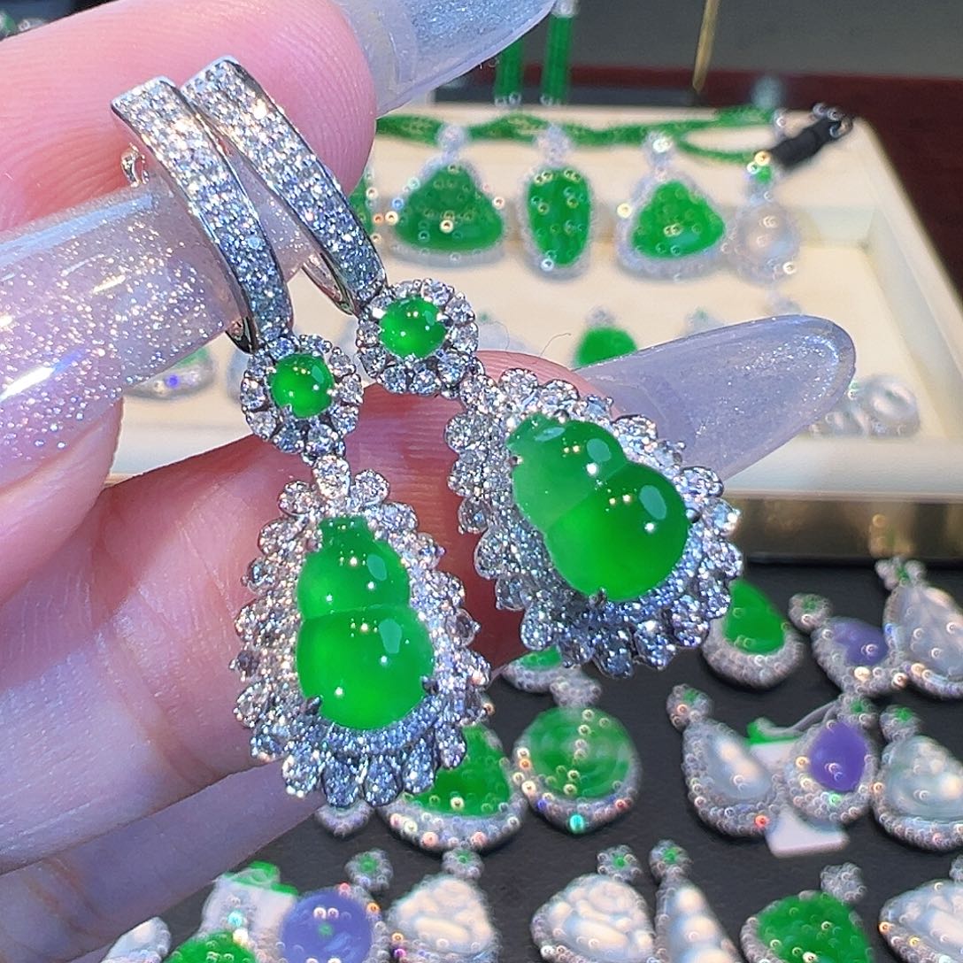 翡翠耳环18K金镶嵌翡翠