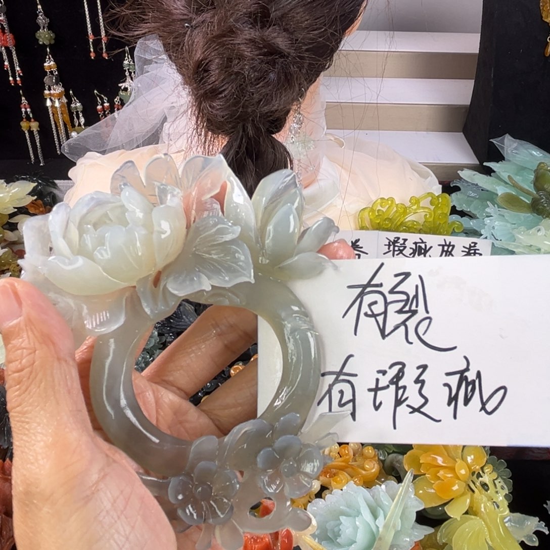 未镶嵌岫玉发饰瑕疵