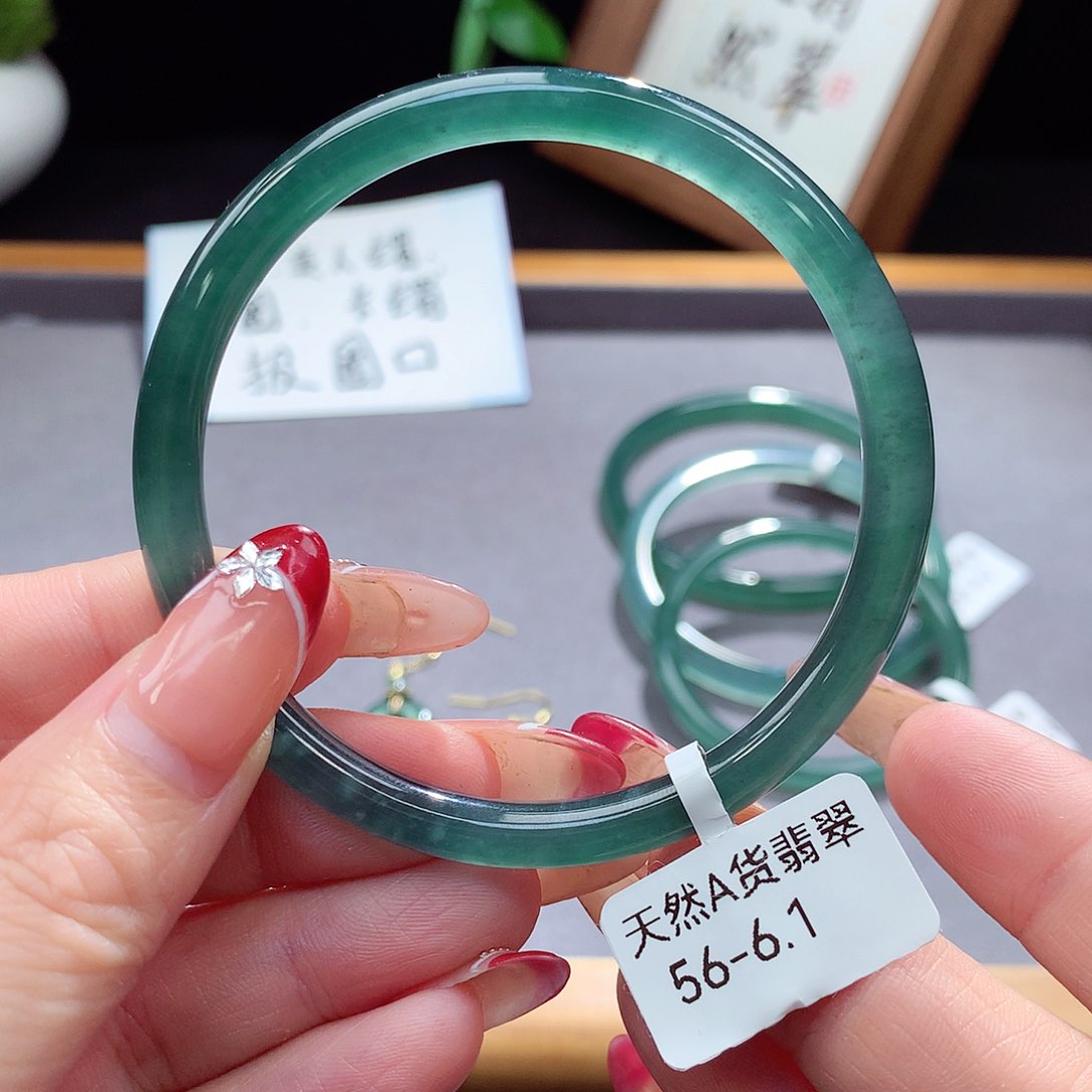 翡翠手镯（圆镯）未镶嵌