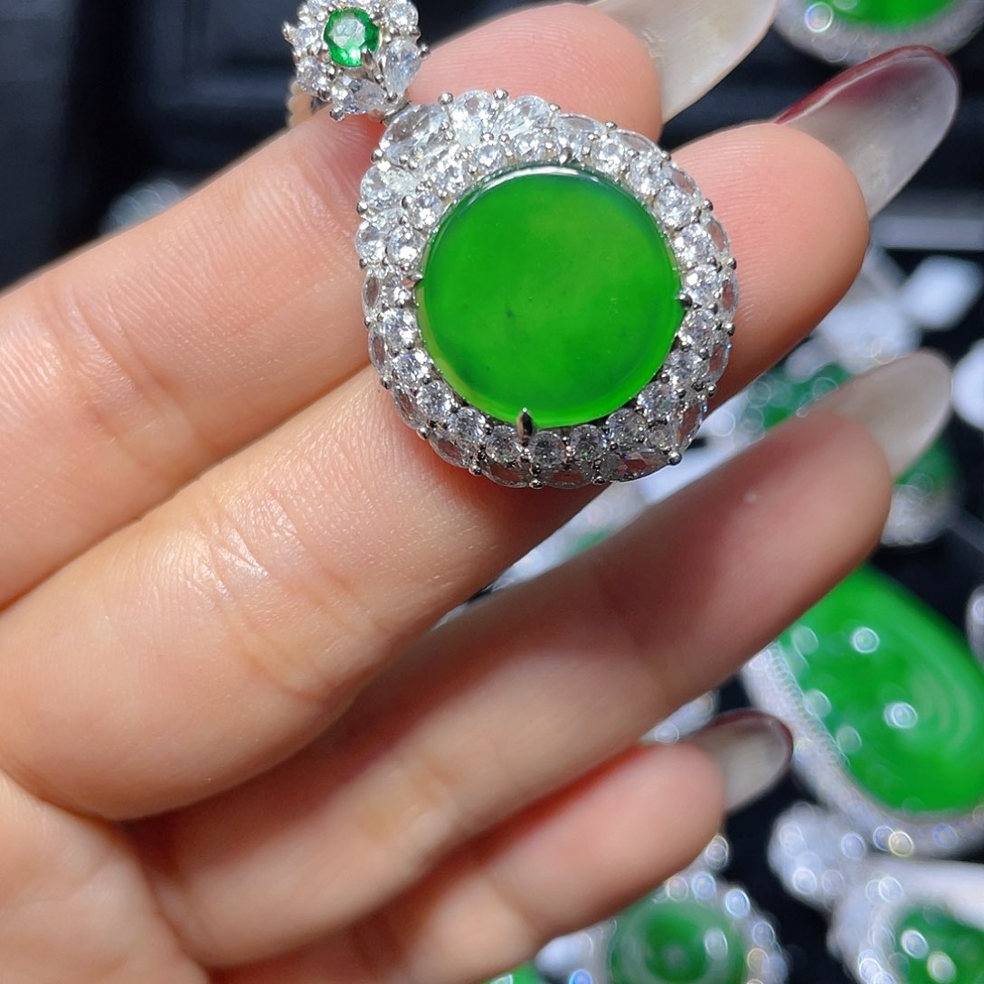 翡翠颈饰银S925镶嵌翡翠