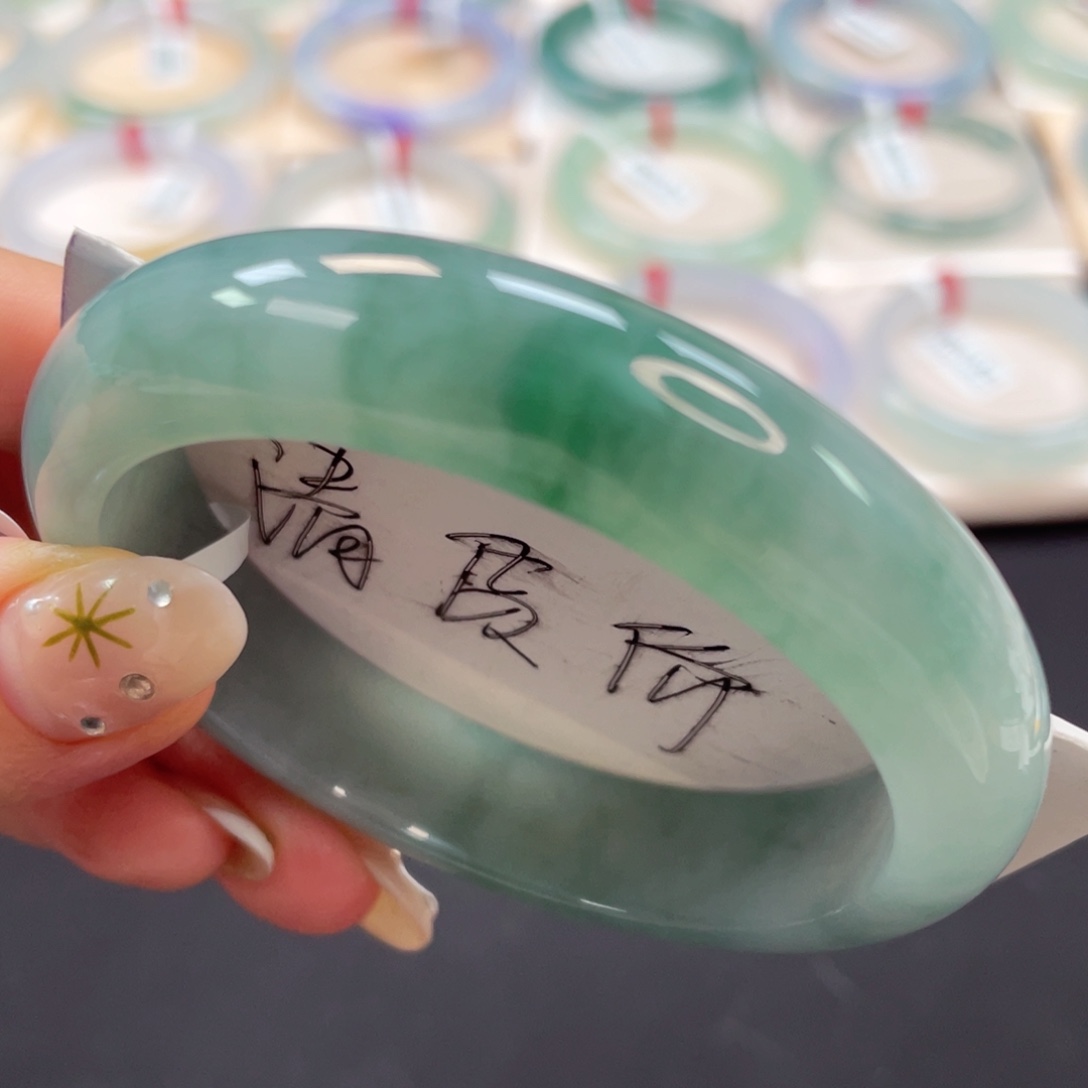 未镶嵌手镯翡翠8号蓝底飘绿捡漏