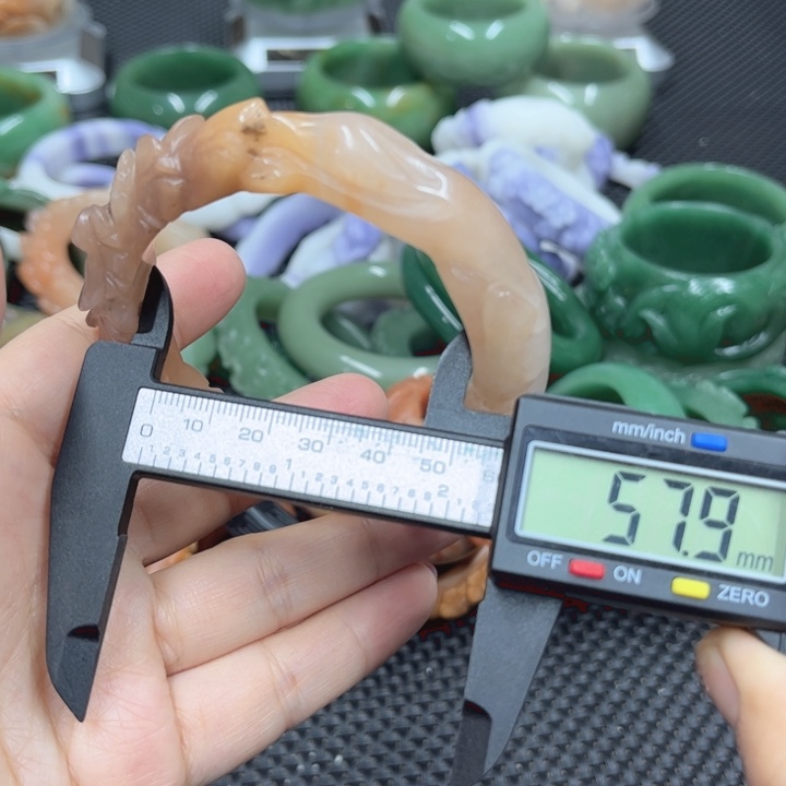 石英质玉手镯未镶嵌