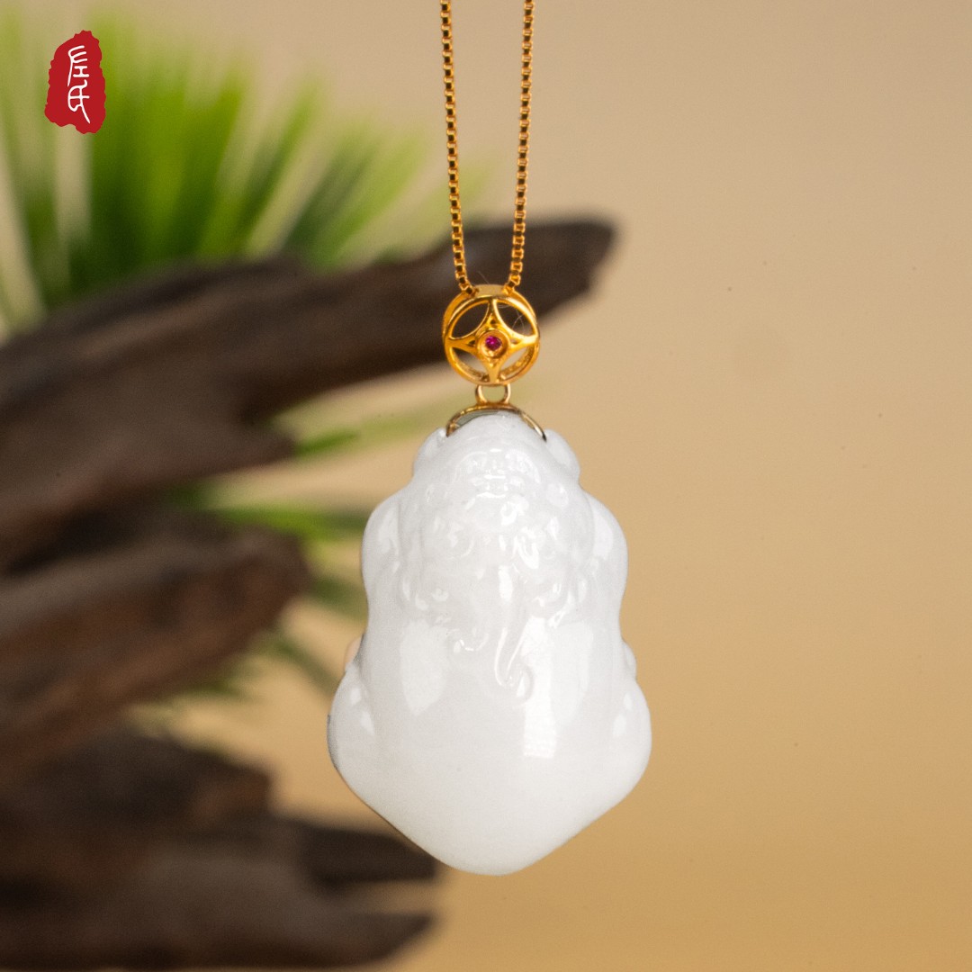 【左氏珠宝】和田玉18K貔貅吊坠双面手工雕刻1901