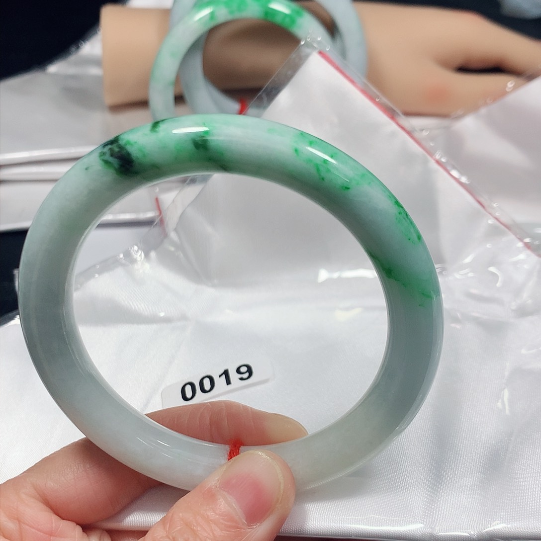 翡翠手镯未镶嵌天然缅甸A货翡翠手镯