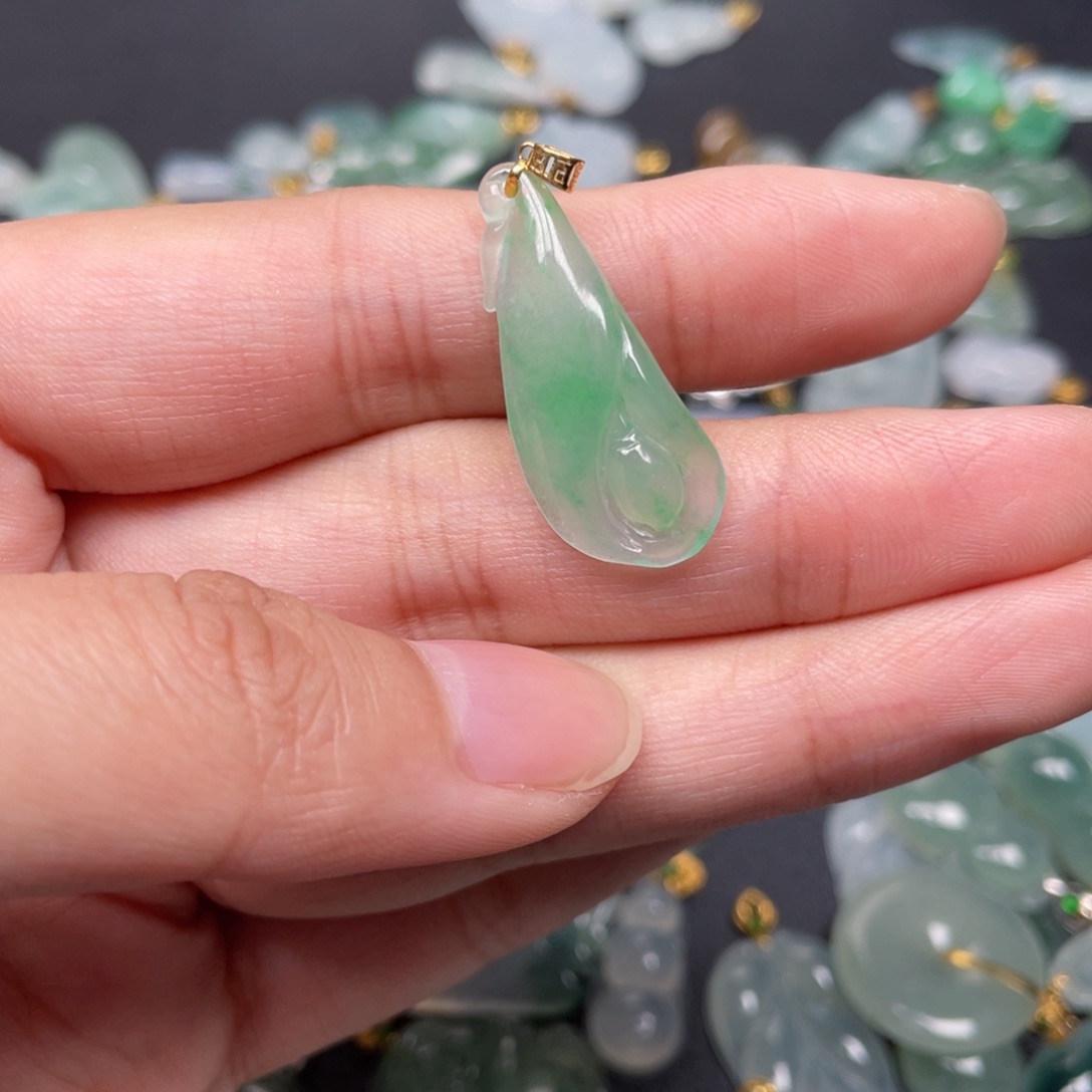 翡翠颈饰18K金镶嵌翡翠