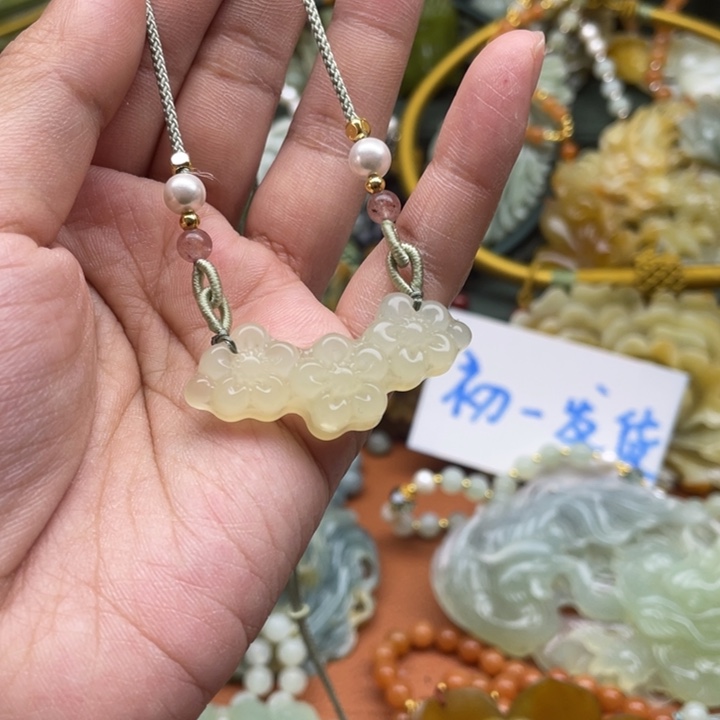 蛇纹石玉吊坠合金