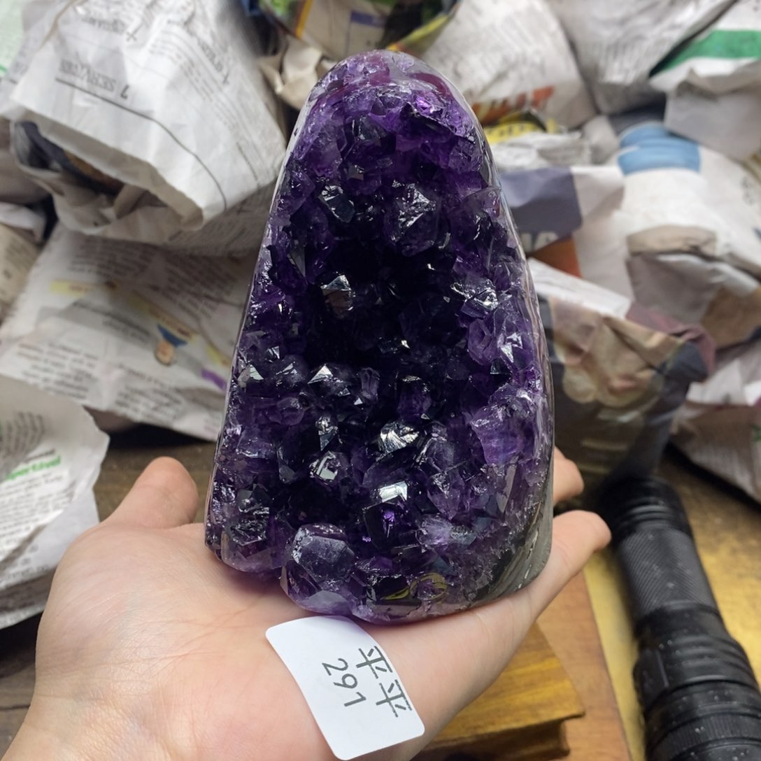 紫晶乌拉圭未镶嵌