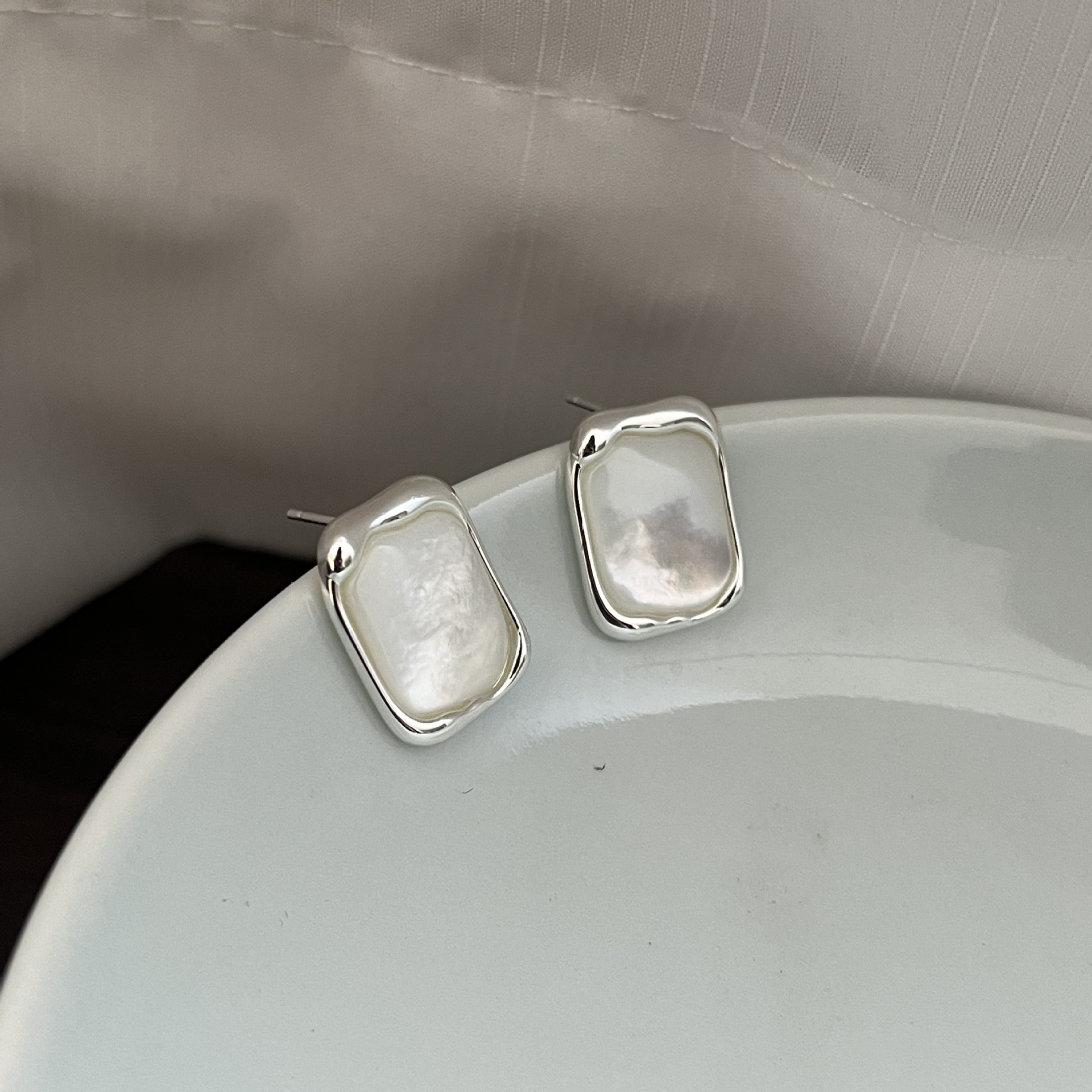 铜合金贝壳耳饰 褶皱彩光鲍鱼贝方块耳环气质轻奢时尚百搭复古