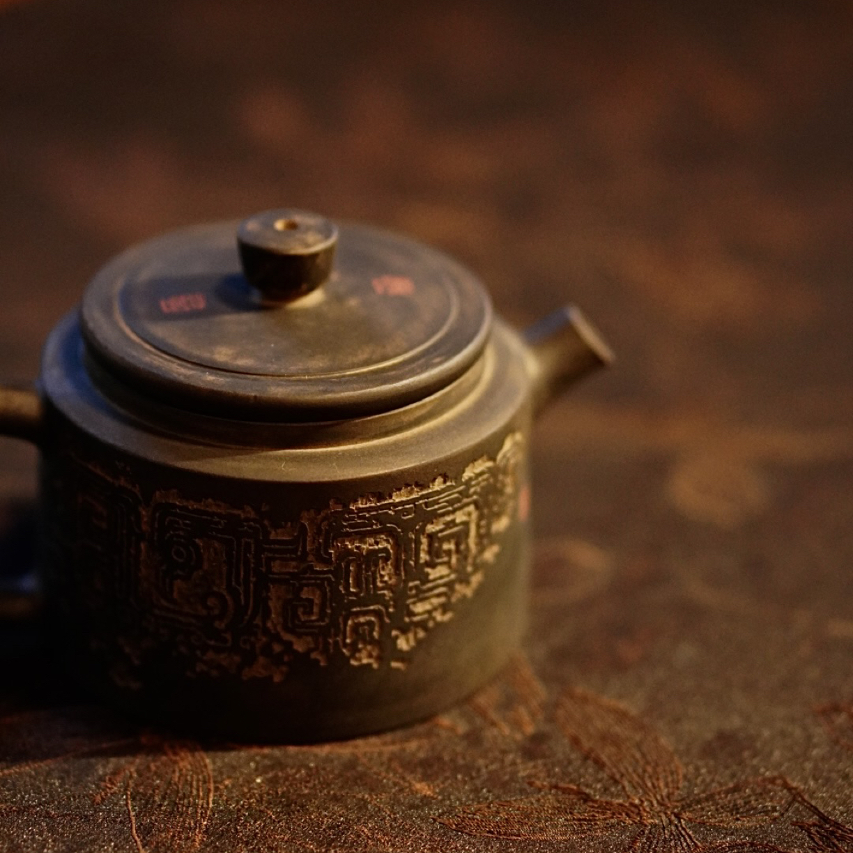 【陶点茶Yun】建水紫陶冯习阳金钟壶青铜文雕刻刻填手磨球孔150cc
