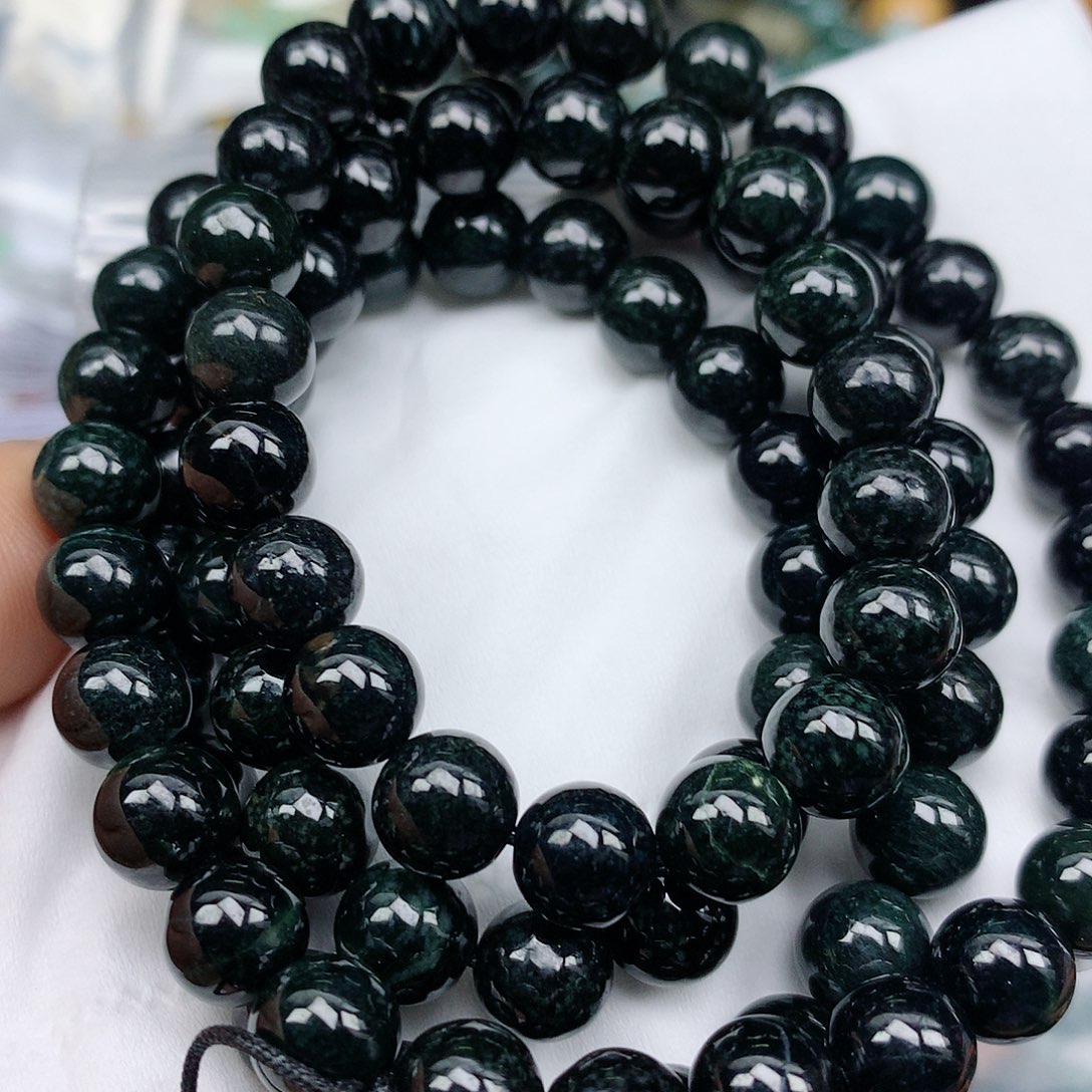 翡翠颈饰未镶嵌手串