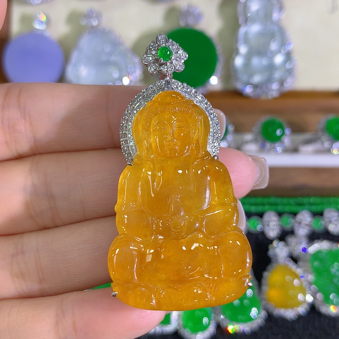 翡翠18K金镶嵌颈饰观音