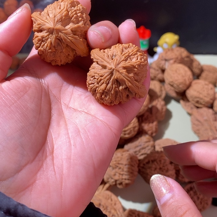 文玩核桃手串……22