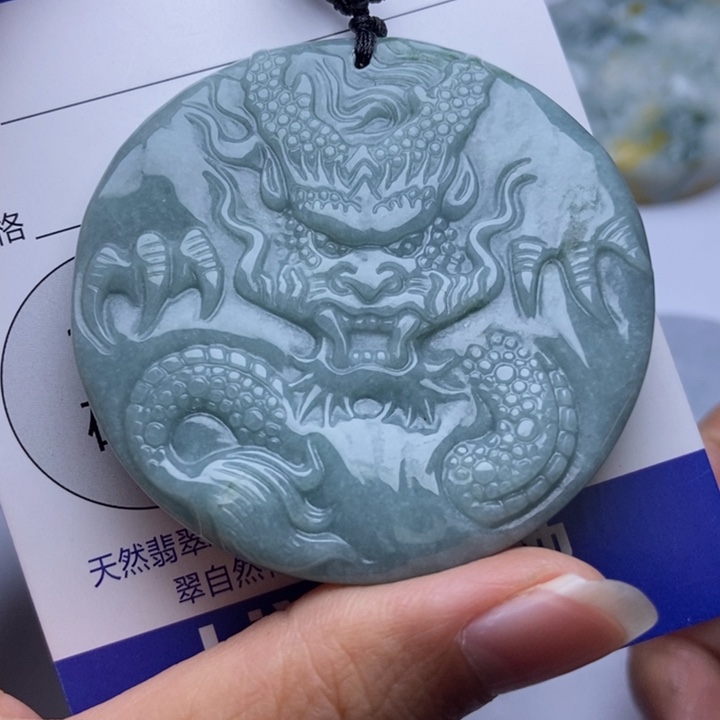 翡翠颈饰足金镶嵌翡翠