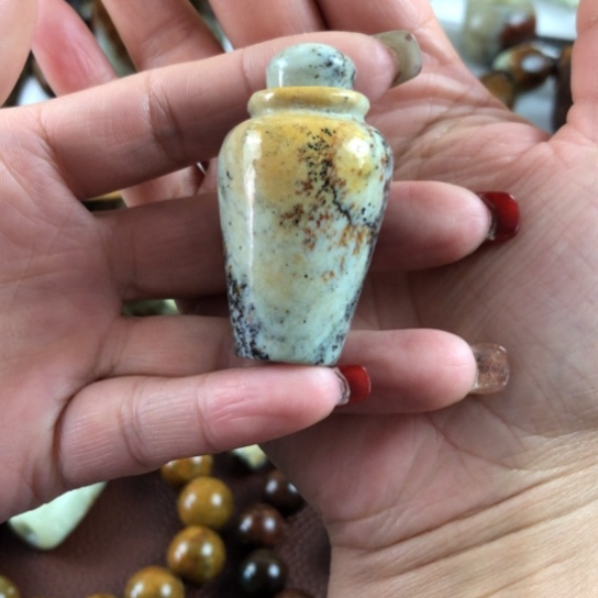 岫岩河磨玉（透闪石质玉）玉瓶未镶嵌开***乐