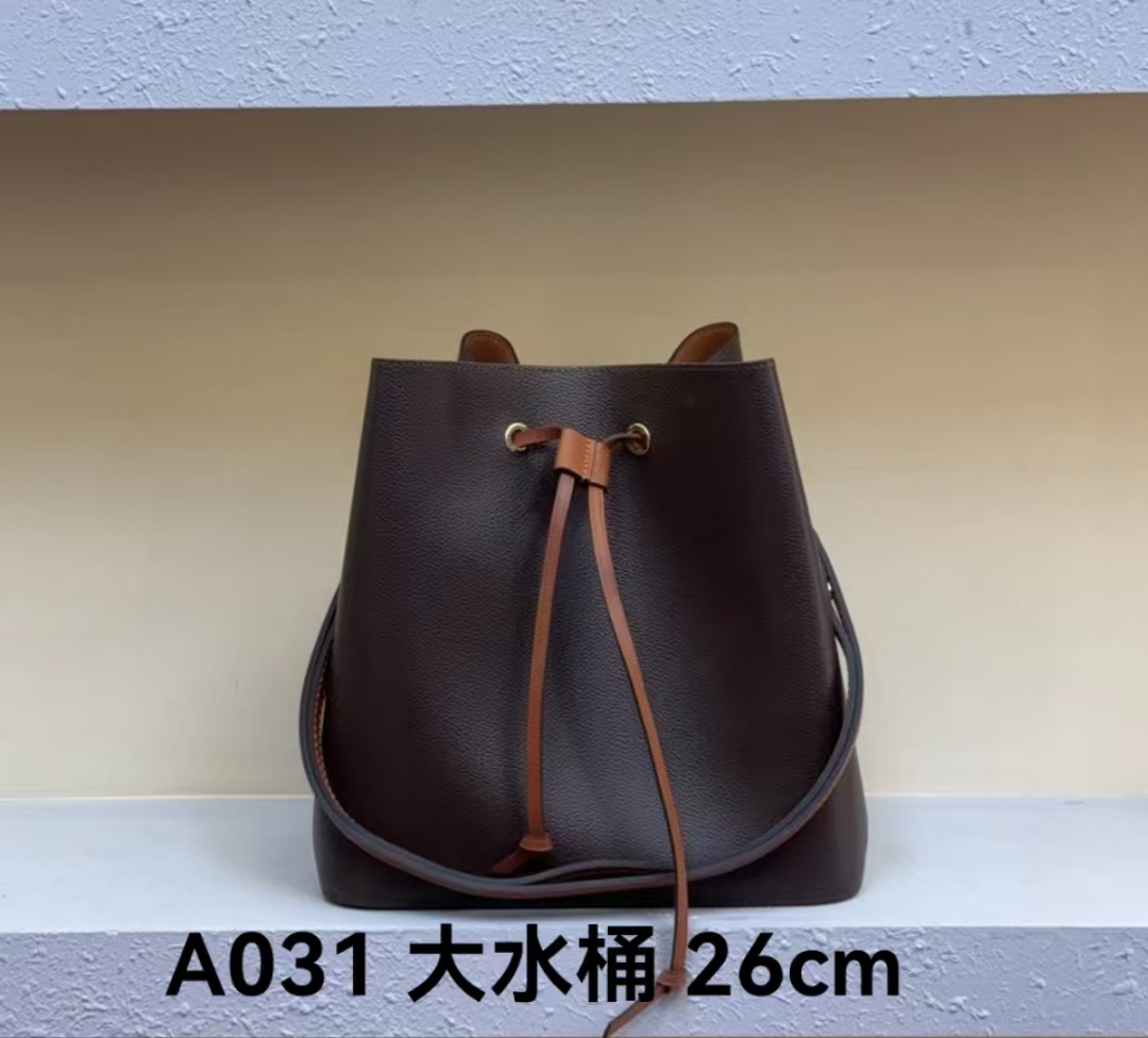 A031 大水桶 26cm【里外标全对】现货带礼盒包装单肩包
