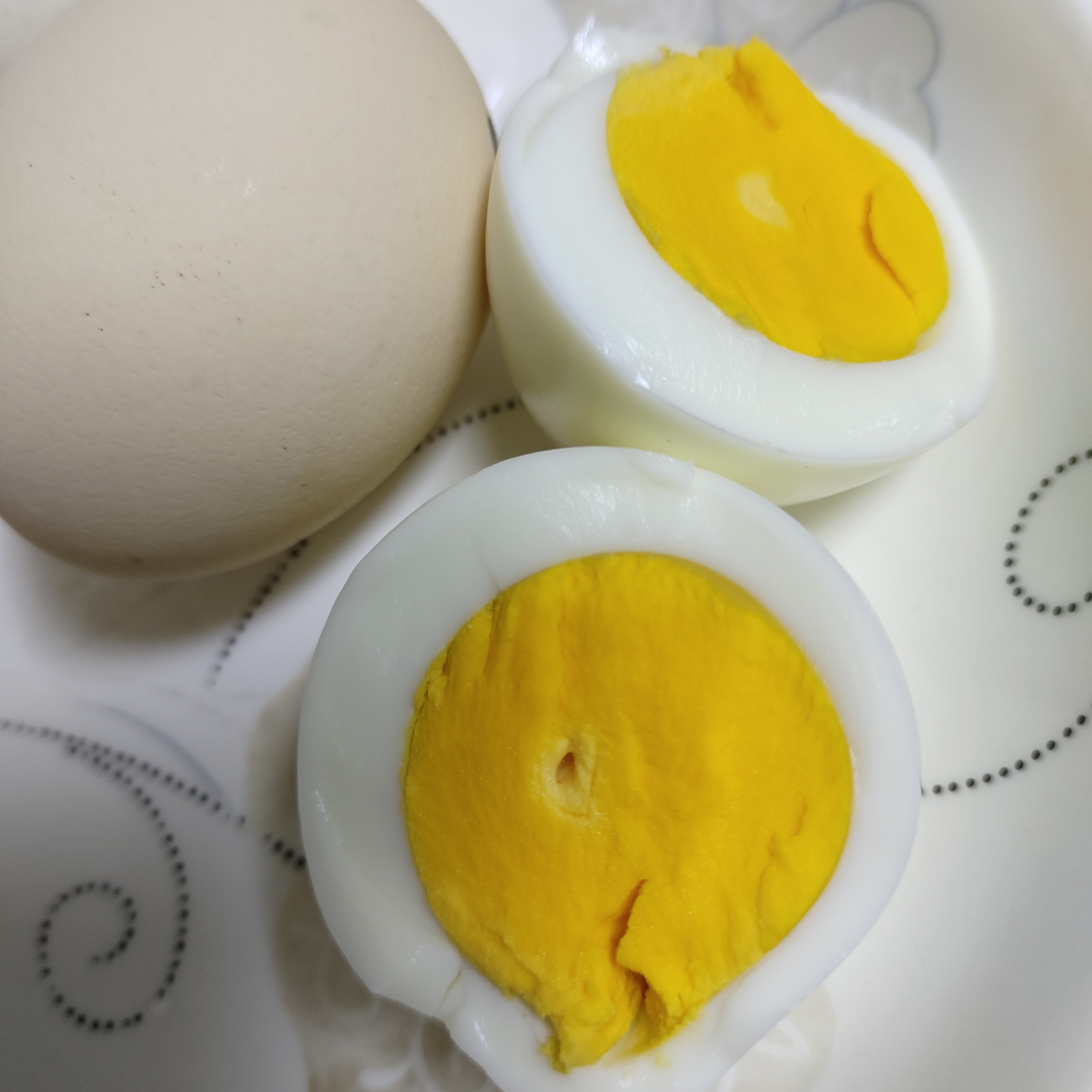 助农产品伊春农村散养溜达鸡新鲜土鸡蛋虫草鸡蛋顺丰包邮！