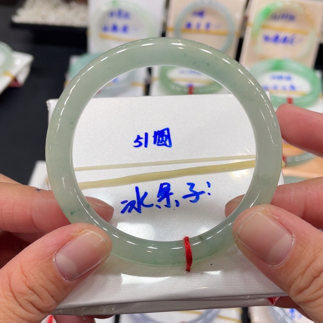 翡翠手镯未镶嵌缅甸翡翠天然翡翠