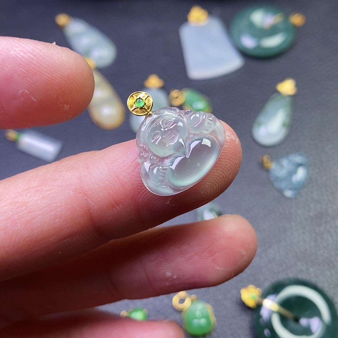 颈饰18K金镶嵌翡翠