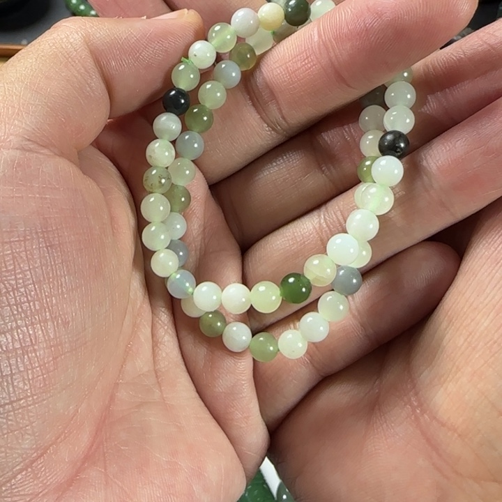 和田玉未镶嵌颈饰随机发1条