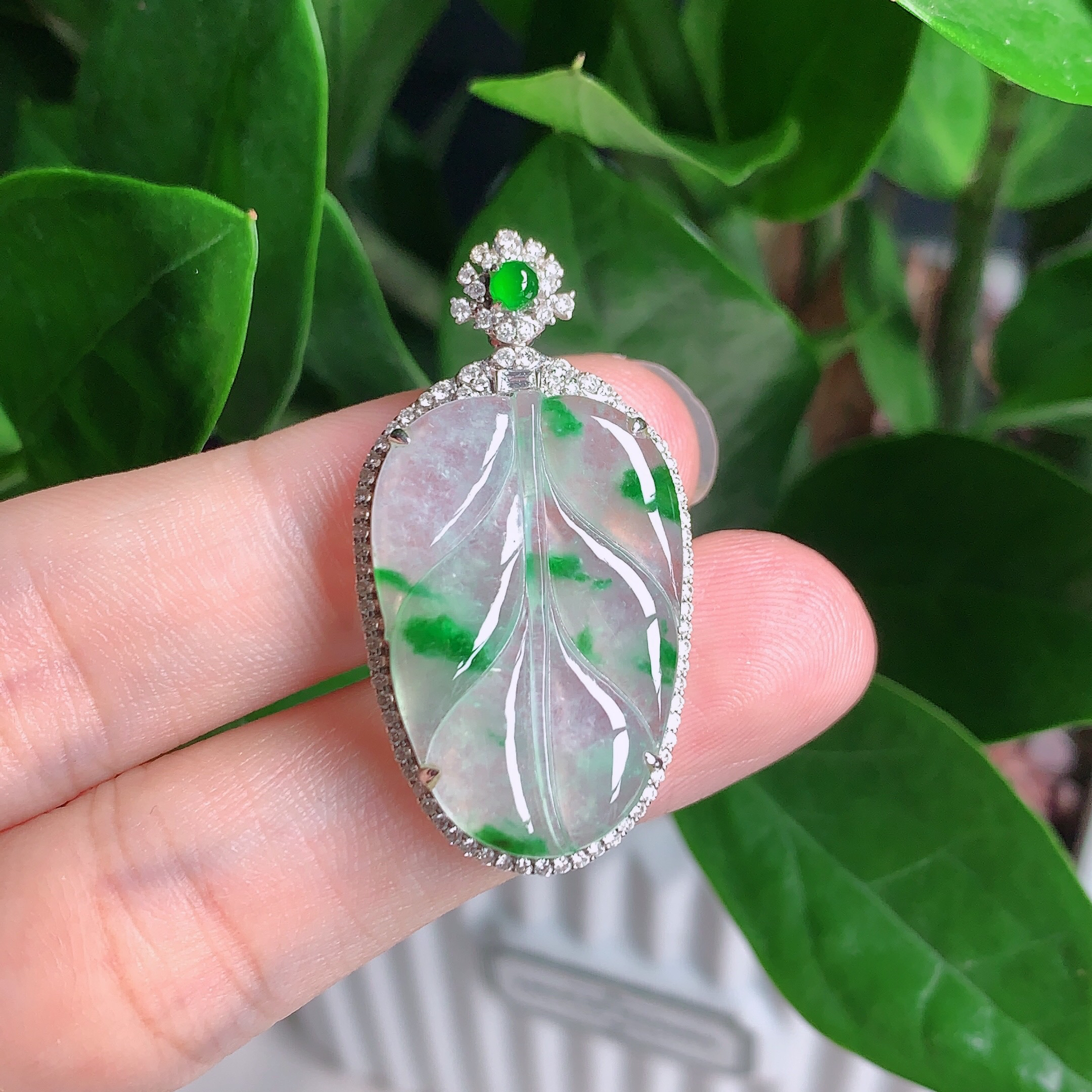 天然翡翠A货，18k金冰种飘绿叶子挂件38*20*7mm裸石27*18mm0603