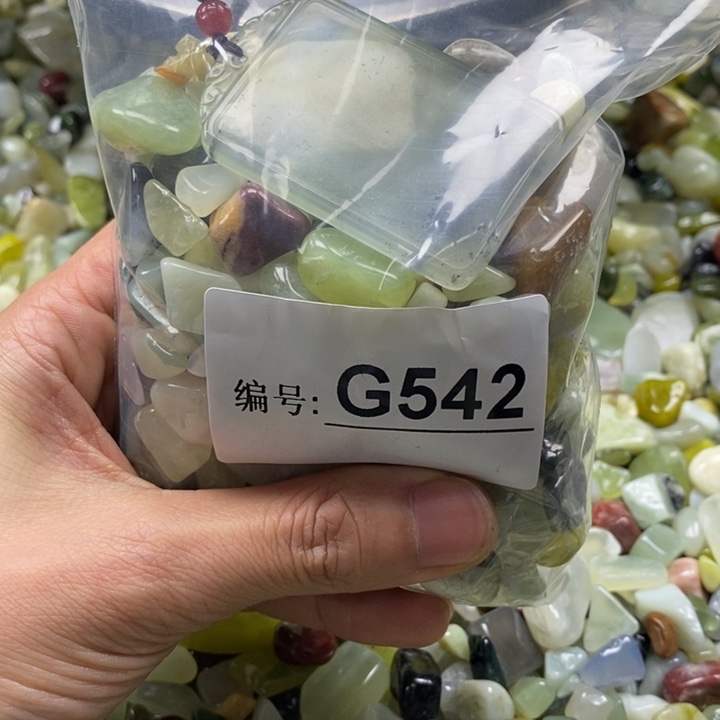 蛇纹石玉鱼缸石未镶嵌