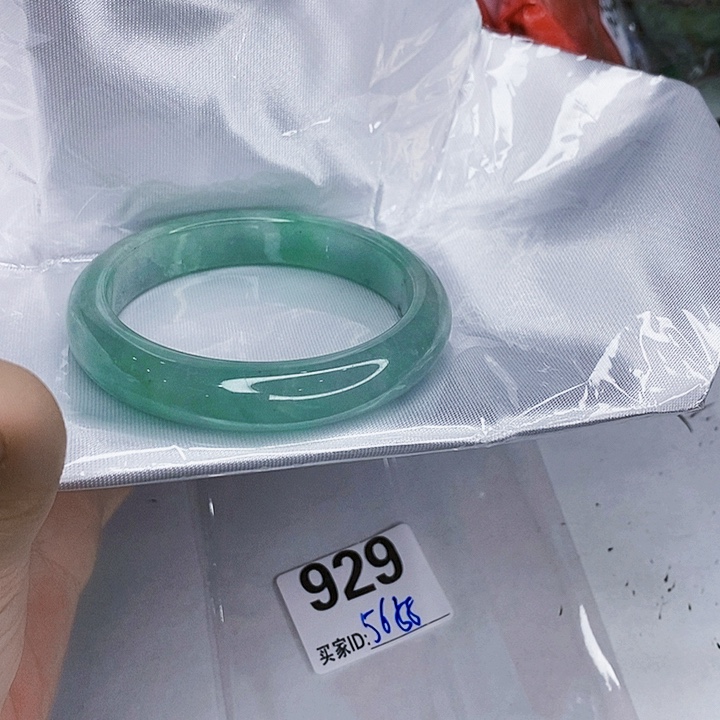 翡翠未镶嵌手镯一图一物实物为准（微瑕处理）