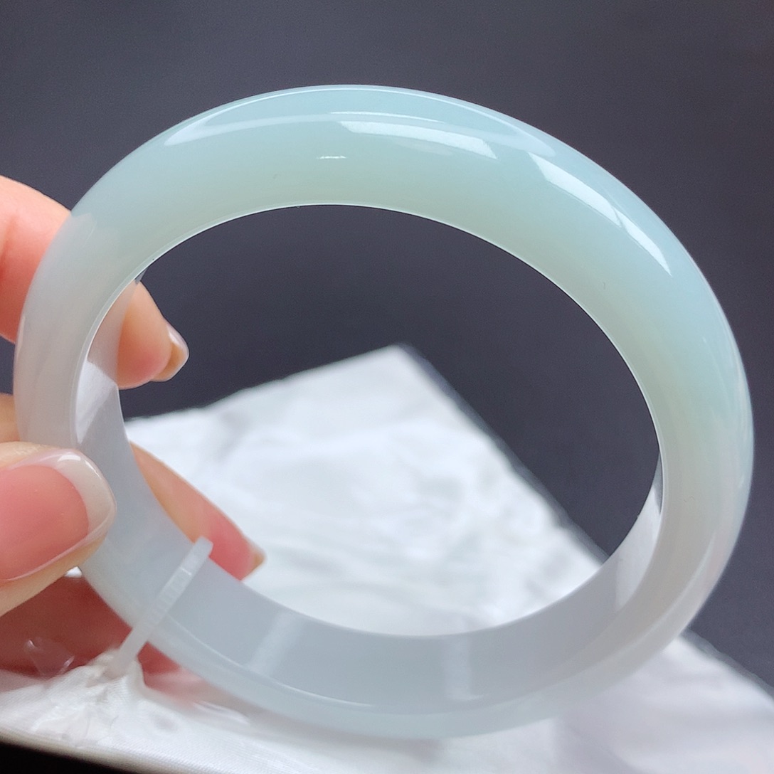 翡翠手镯未镶嵌l n n n n n n n n n