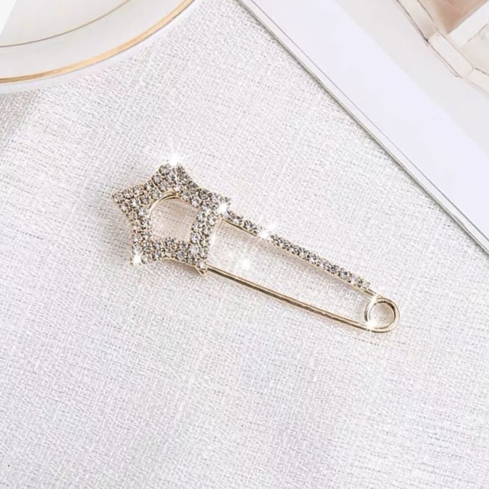 时尚胸针