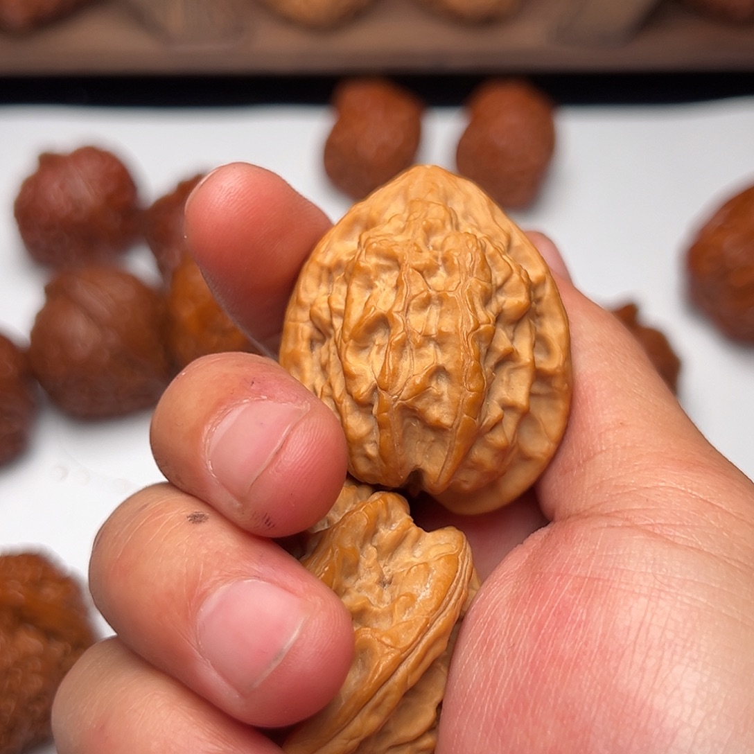 文玩核桃吊坠鸡心