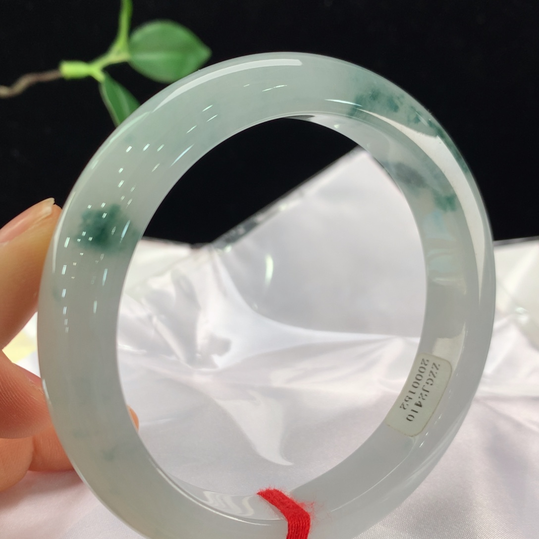 翡翠手镯未镶嵌64圈口0152