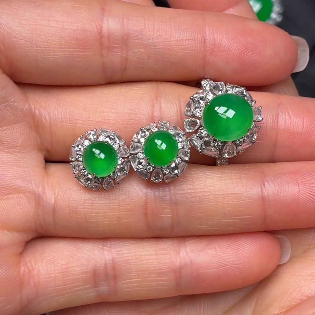 翡翠18K金镶嵌戒指