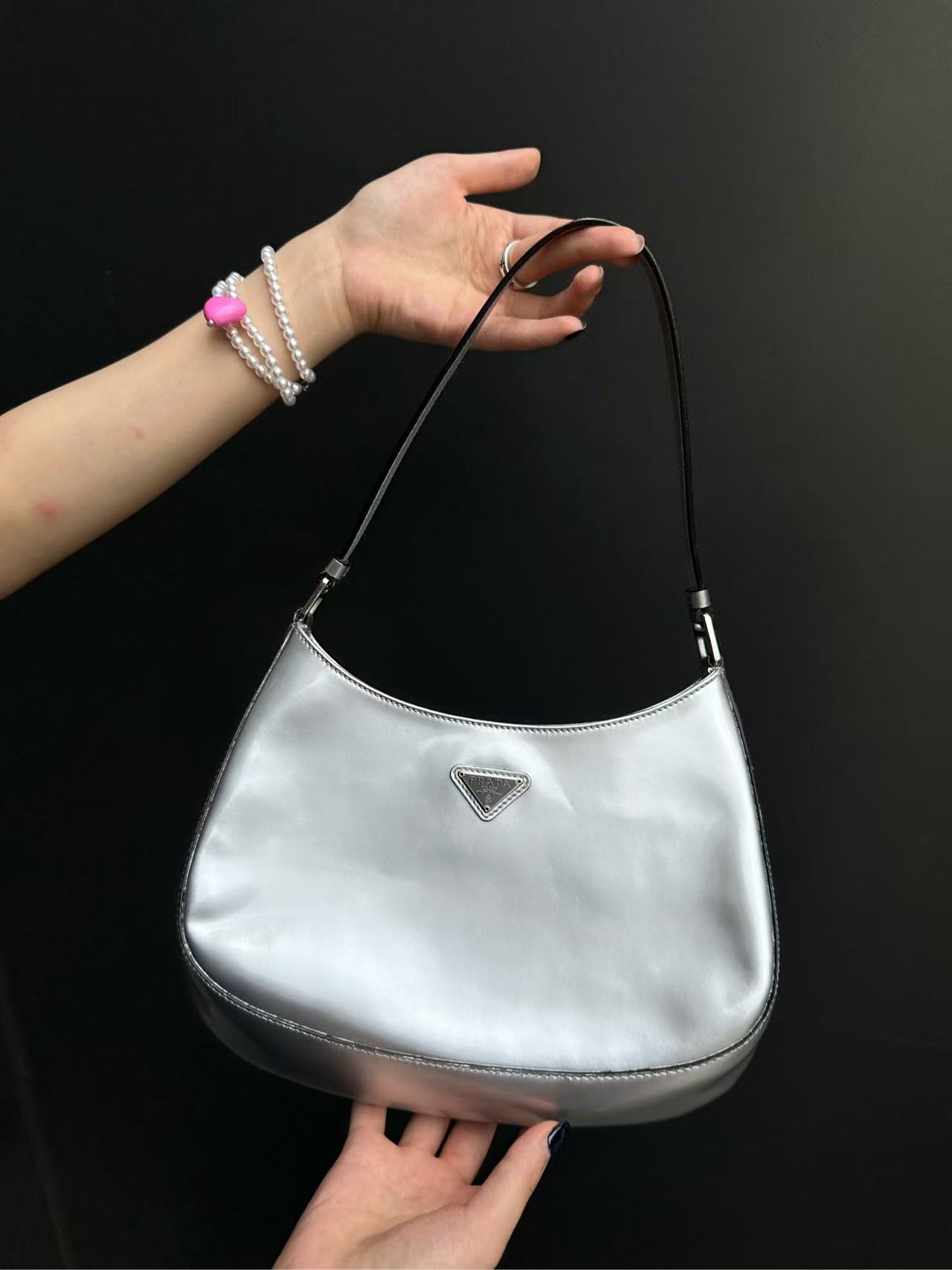 95新 Prada/普拉达 CS5769/Prada 镜面银色Cleo中号
