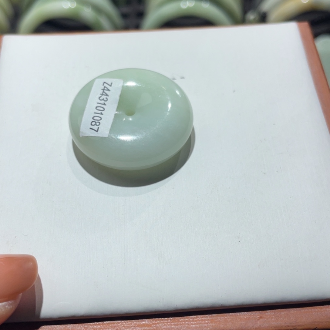 冬***n蓝田玉（蛇纹石化大理石玉）未镶嵌颈饰