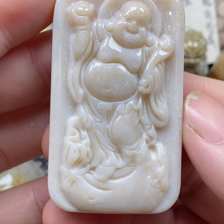 颈饰未镶嵌硅化珊瑚（珊瑚玉）
