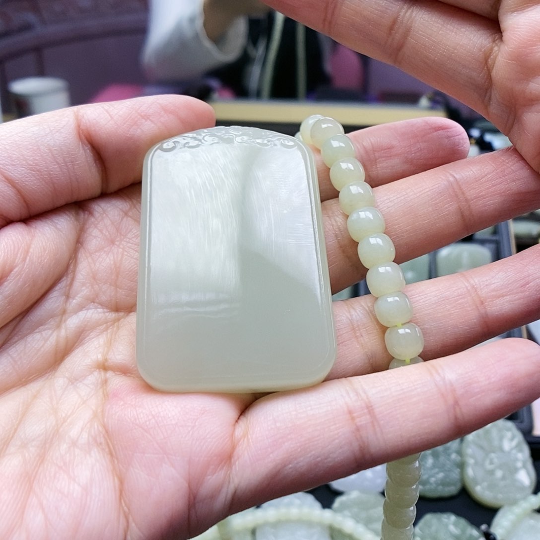 和田玉颈饰未镶嵌暖*哥