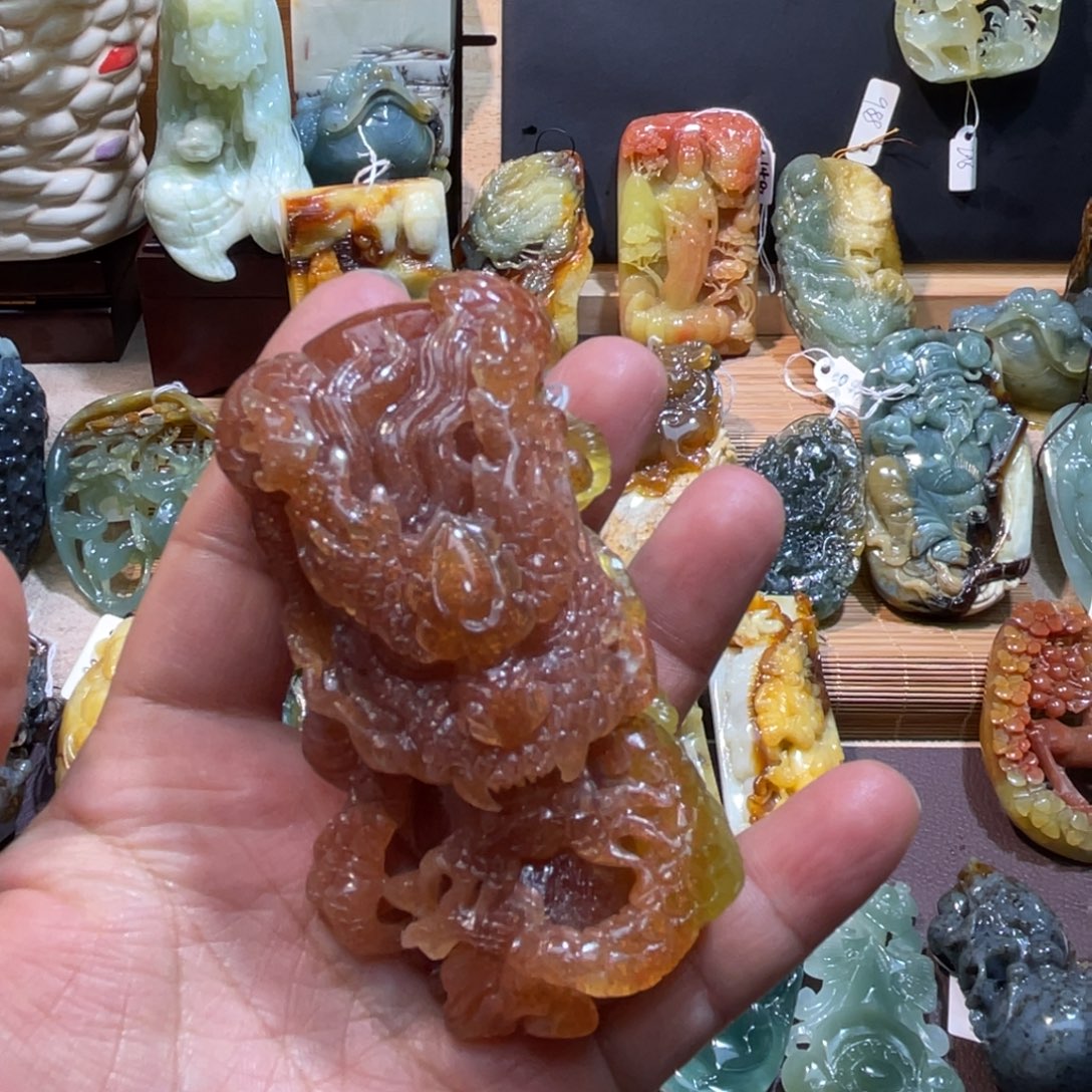 门***长蛇纹石玉未镶嵌颈饰