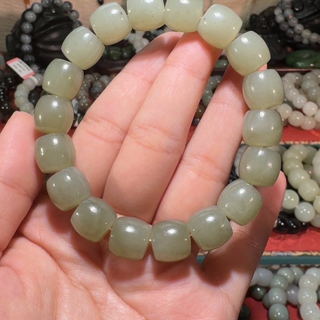 和田玉未镶嵌手链肉底清花