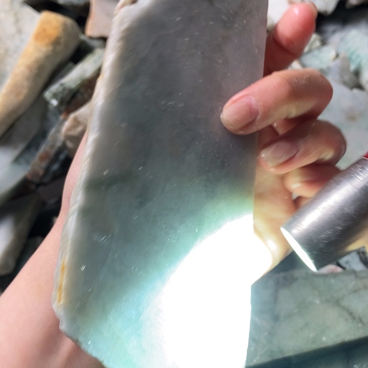 翡翠颈饰未镶嵌天然翡翠