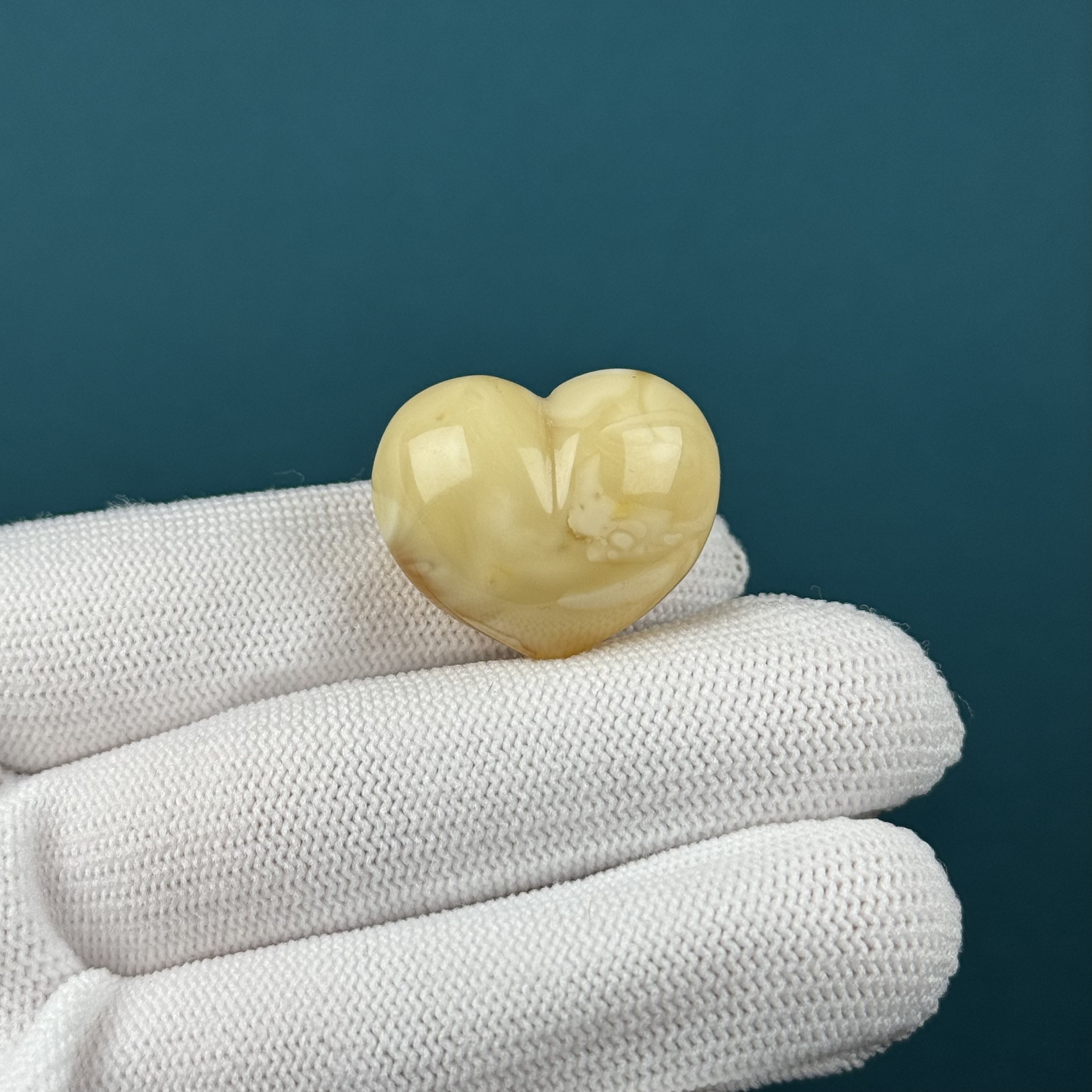 F4905天然原矿蜜蜡 屁桃爱心25.4*21*14.8mm一物一图假一罚十