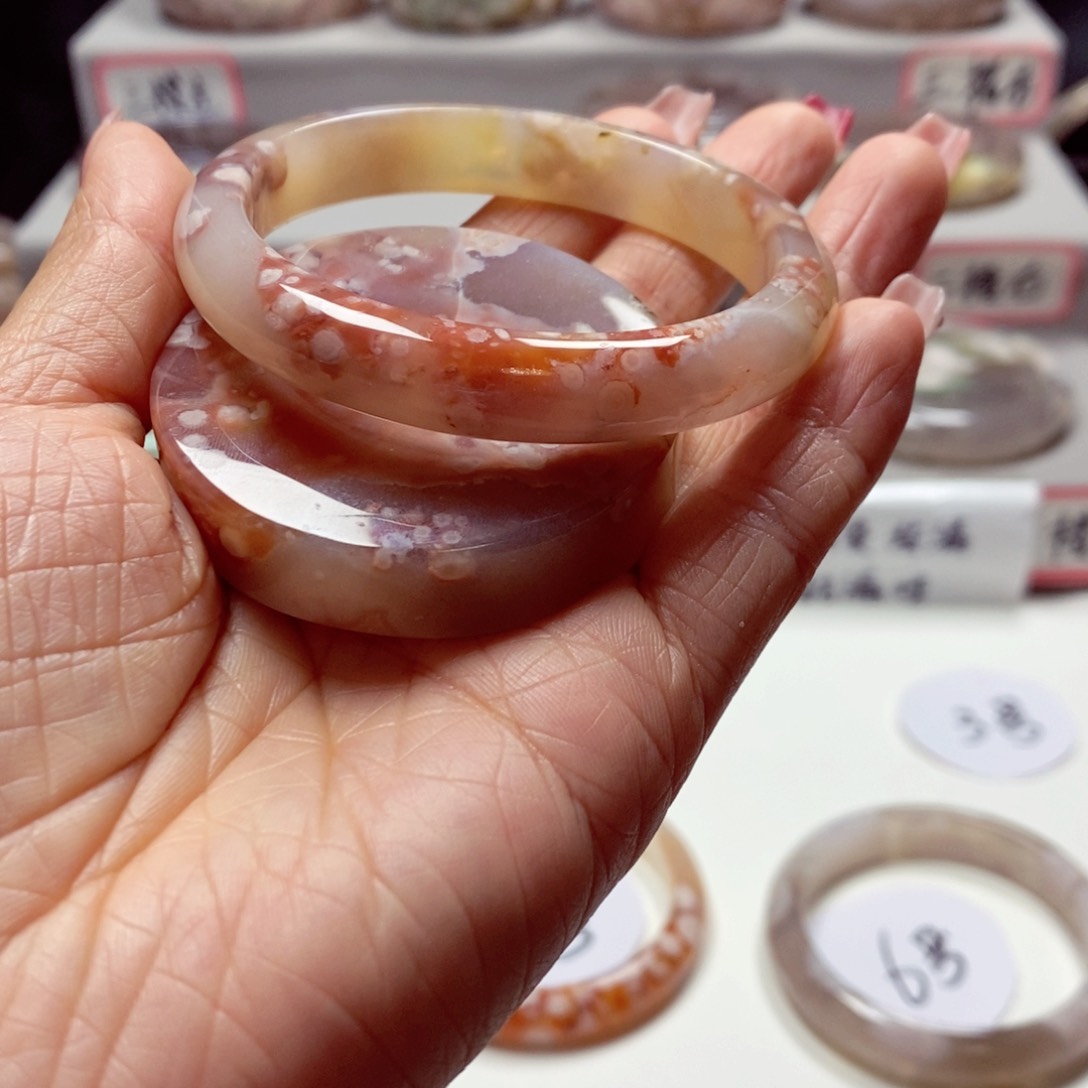 玛瑙/玉髓手镯未镶嵌阳****?