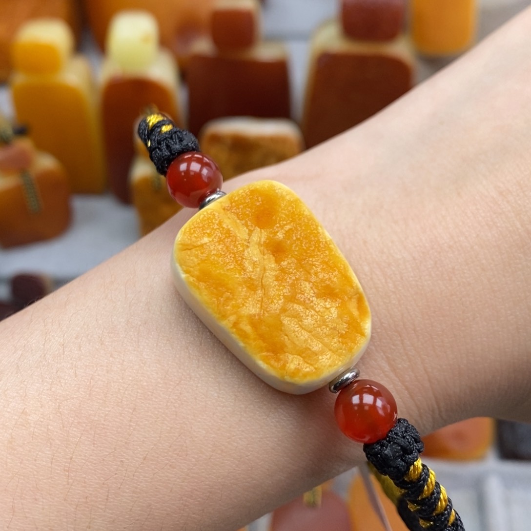 琥珀吊坠(赠链)未镶嵌