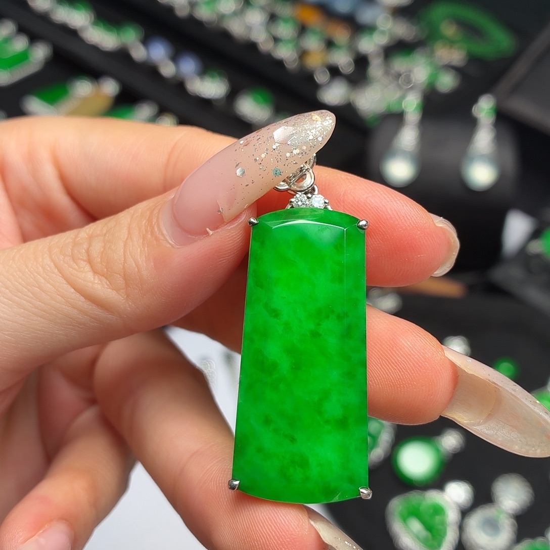 翡翠18K金镶嵌颈饰013无事牌