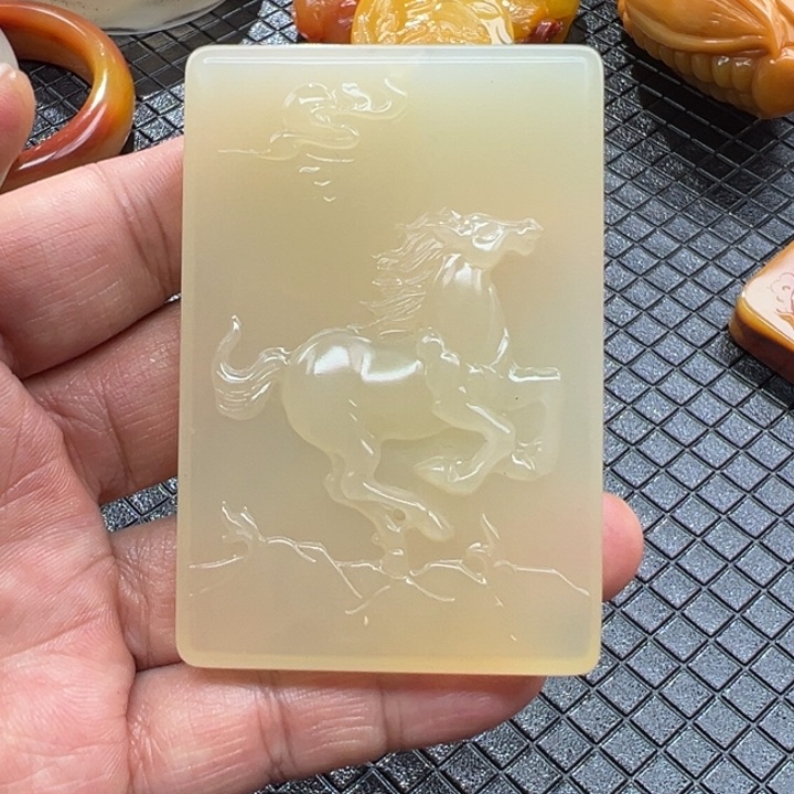 石英质玉（黄龙玉）颈饰未镶嵌