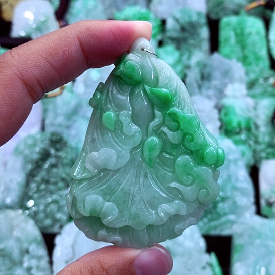 吊坠(不含链)未镶嵌翡翠