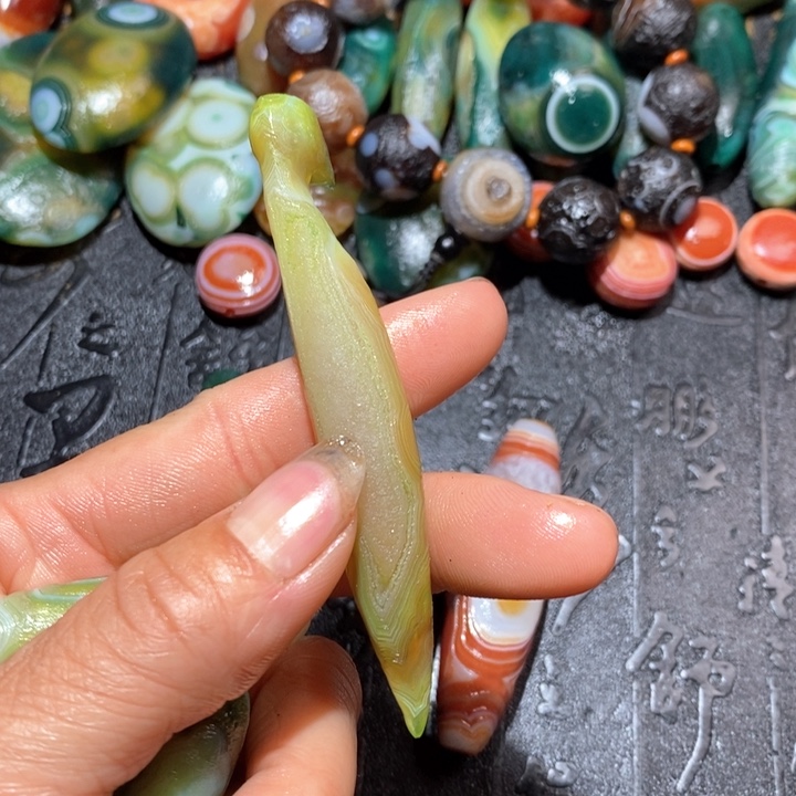 石英质玉颈饰未镶嵌真***事