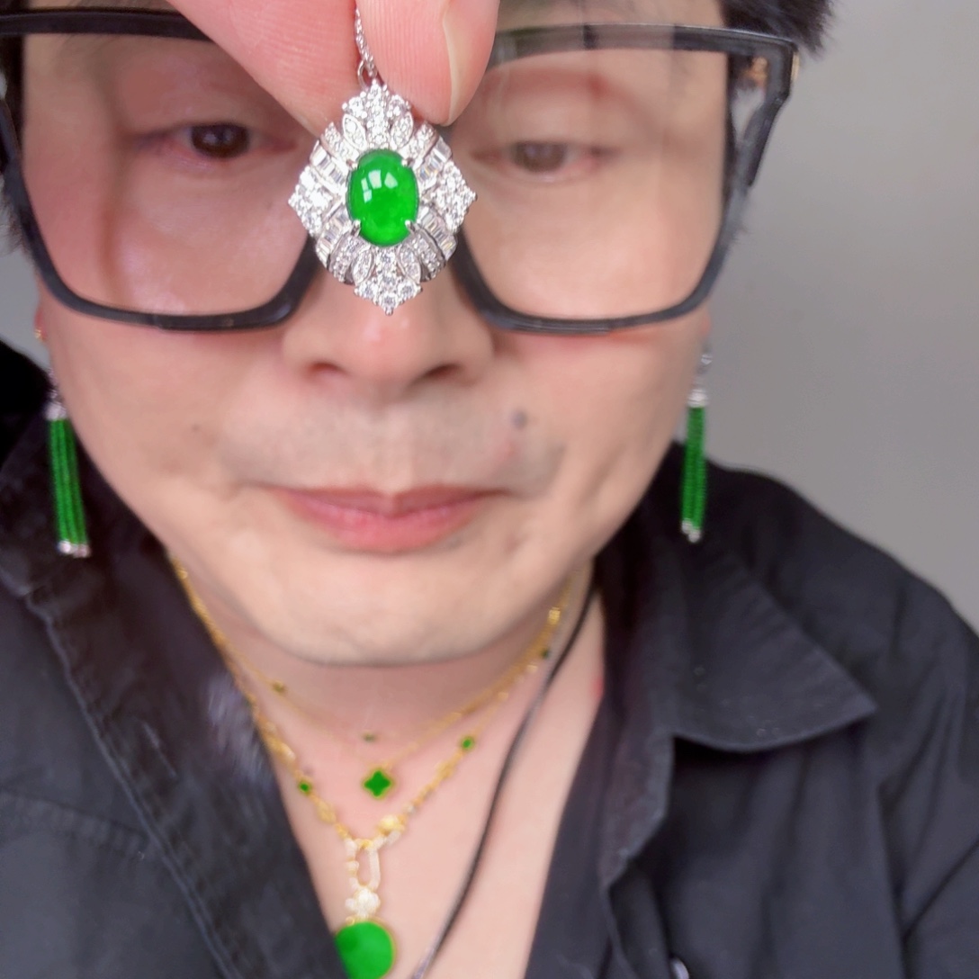 颈饰未镶嵌翡翠一件