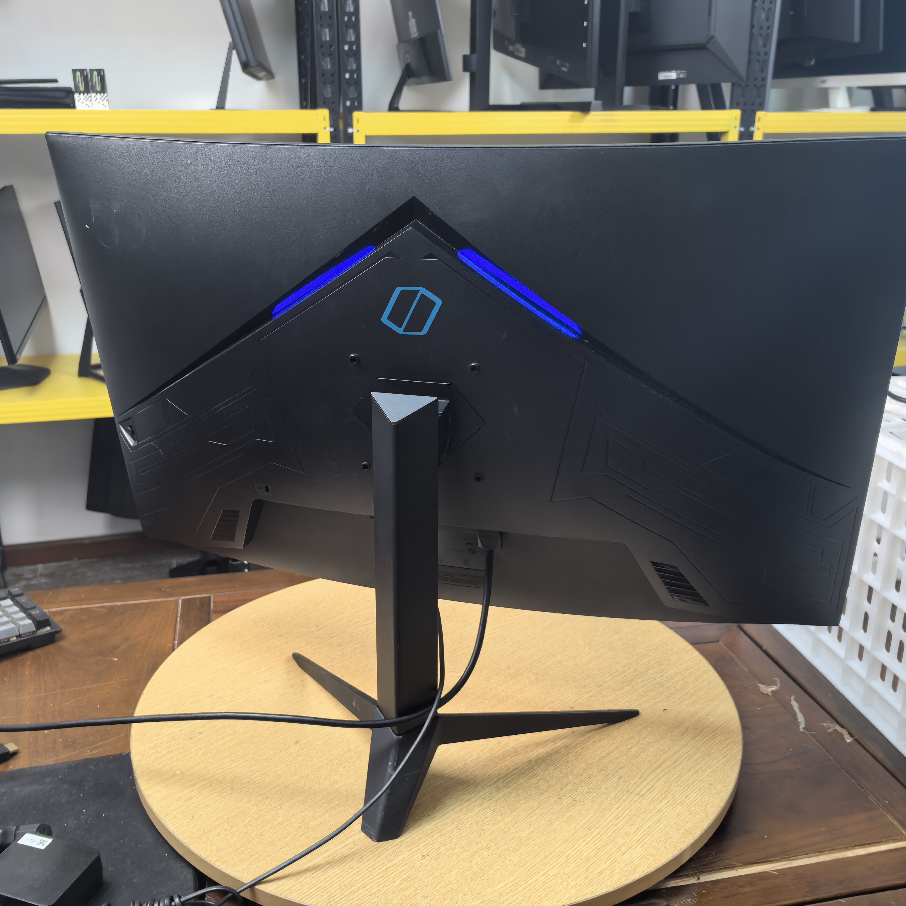 9新 Samsung/三星 32寸曲面无边框1K165HZ 护眼二手显示器