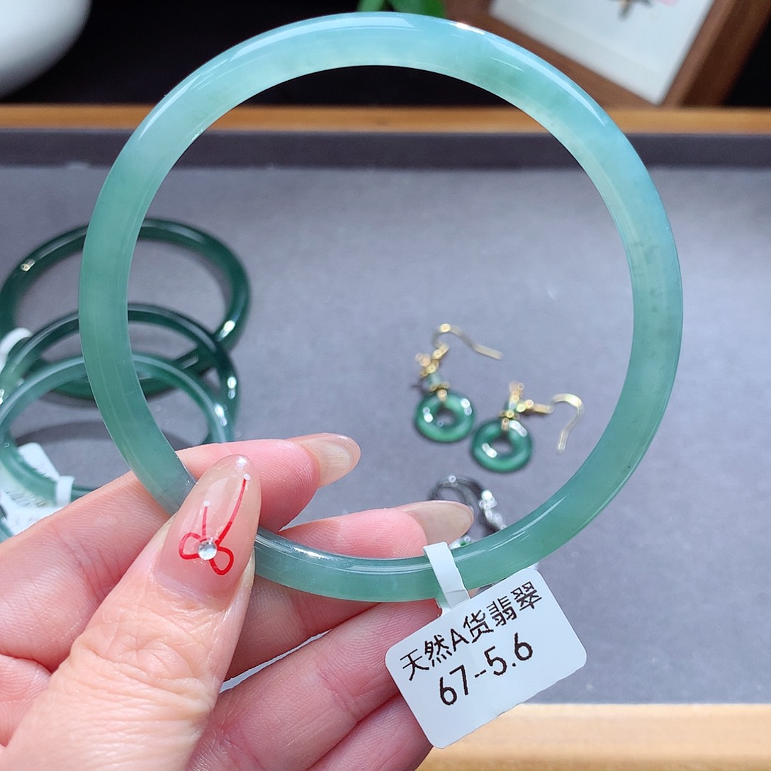 翡翠手镯（圆镯）未镶嵌